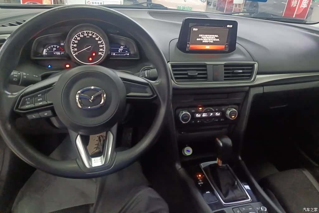 Mazda Mazda3, 2017 12