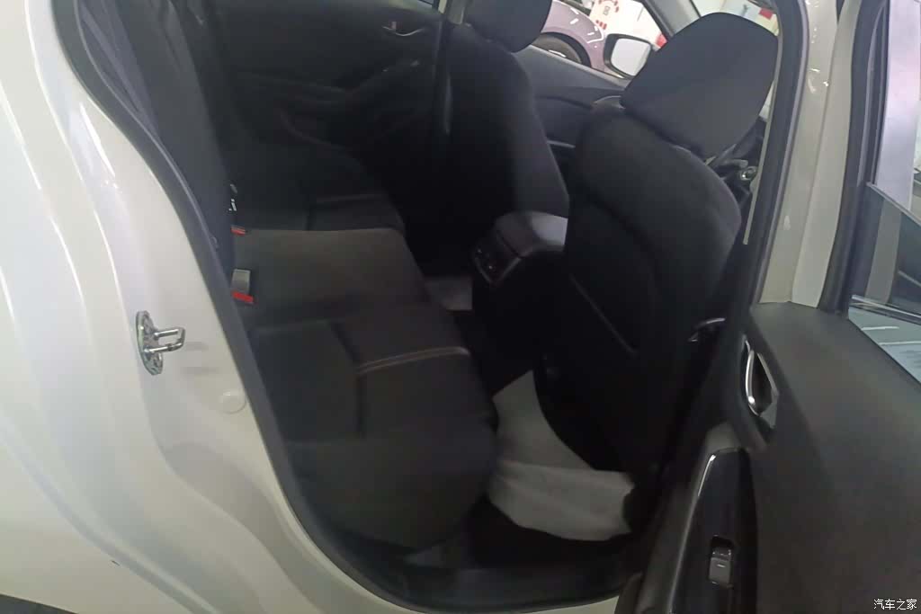 Mazda Mazda3, 2017 11