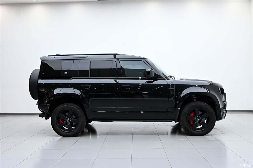 Land Rover Defender, 2024 6