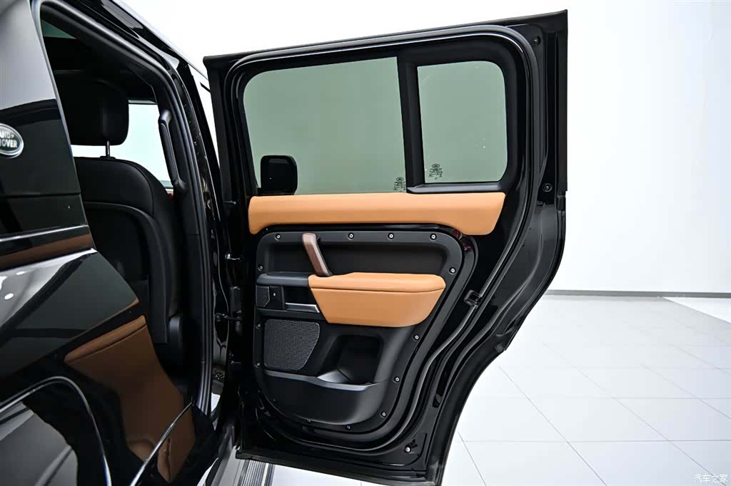Land Rover Defender, 2024 23