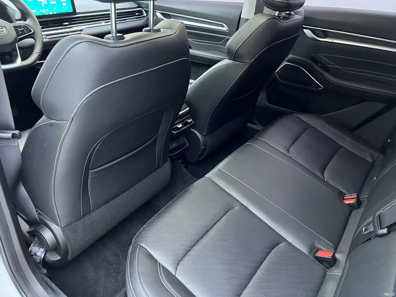 Geely Emgrand, 2022 13