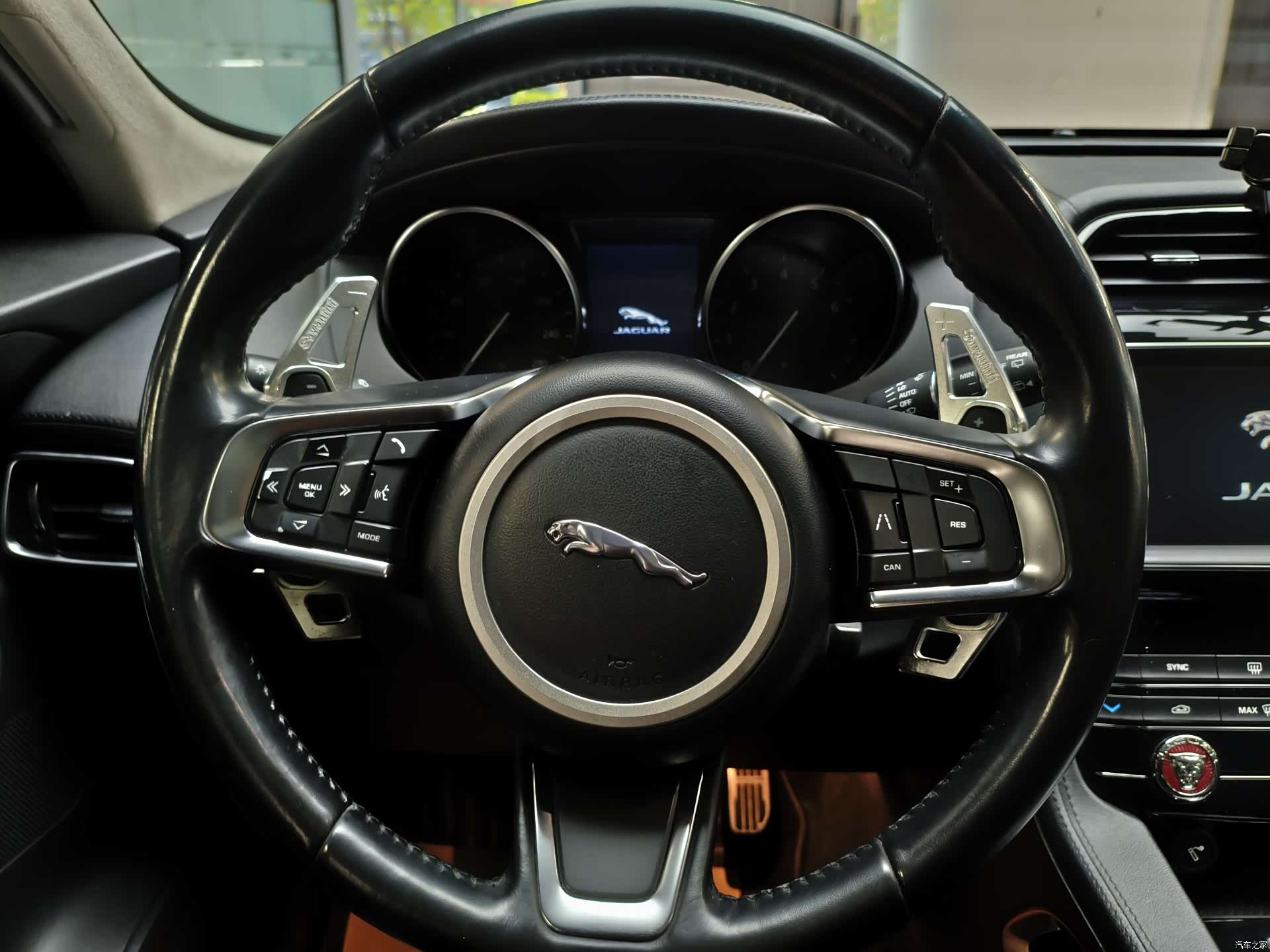 Jaguar F-PACE, 2019 11