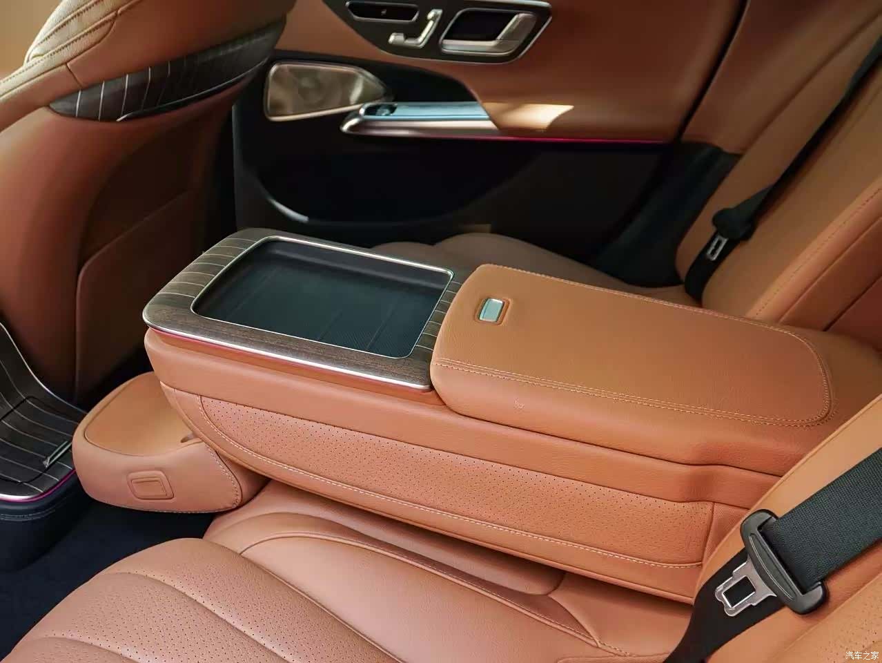 Mercedes-Benz E-Class, 2024 19