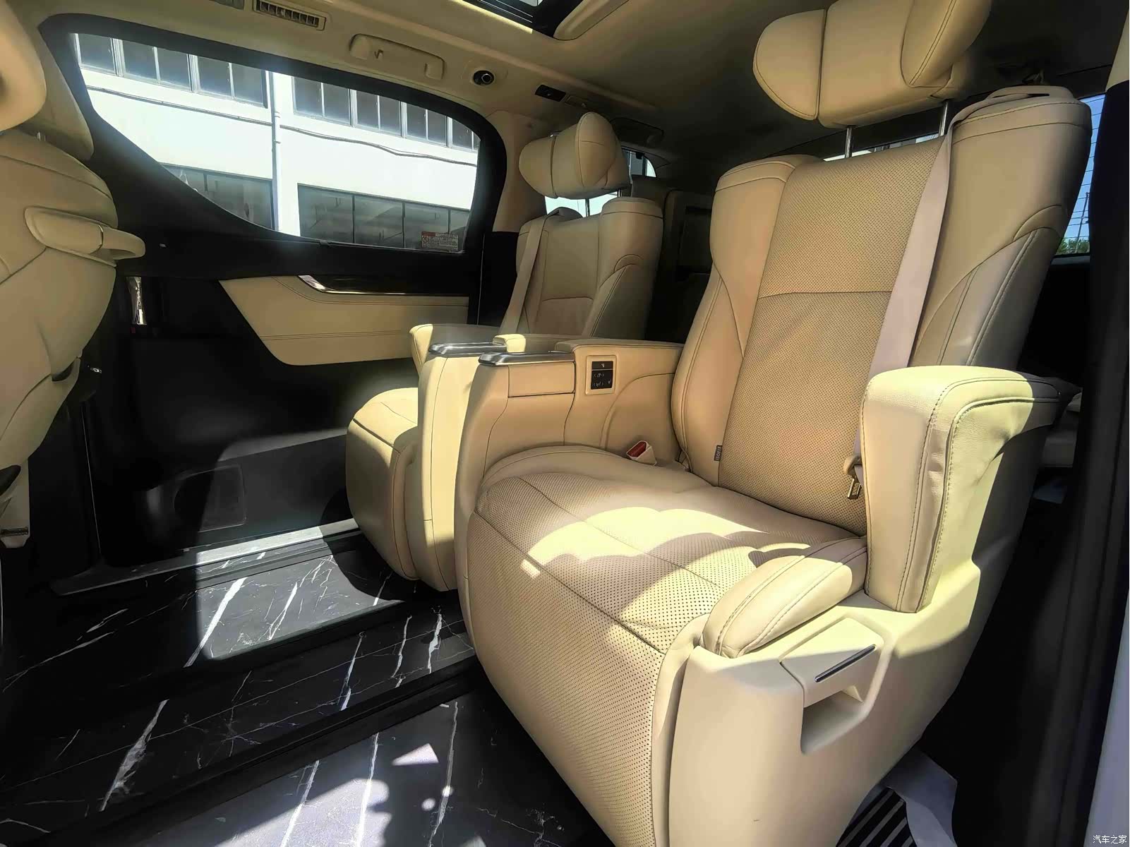 Toyota Alphard, 2019 12
