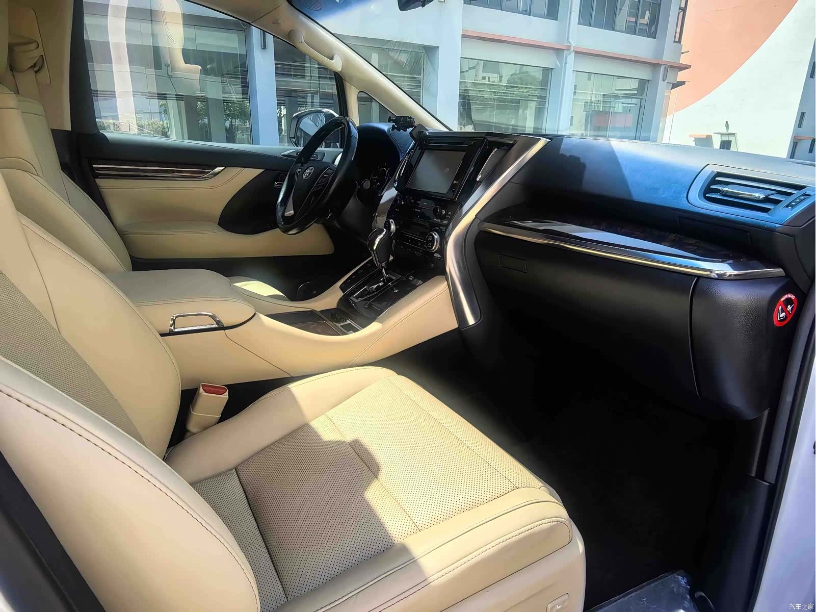 Toyota Alphard, 2019 14
