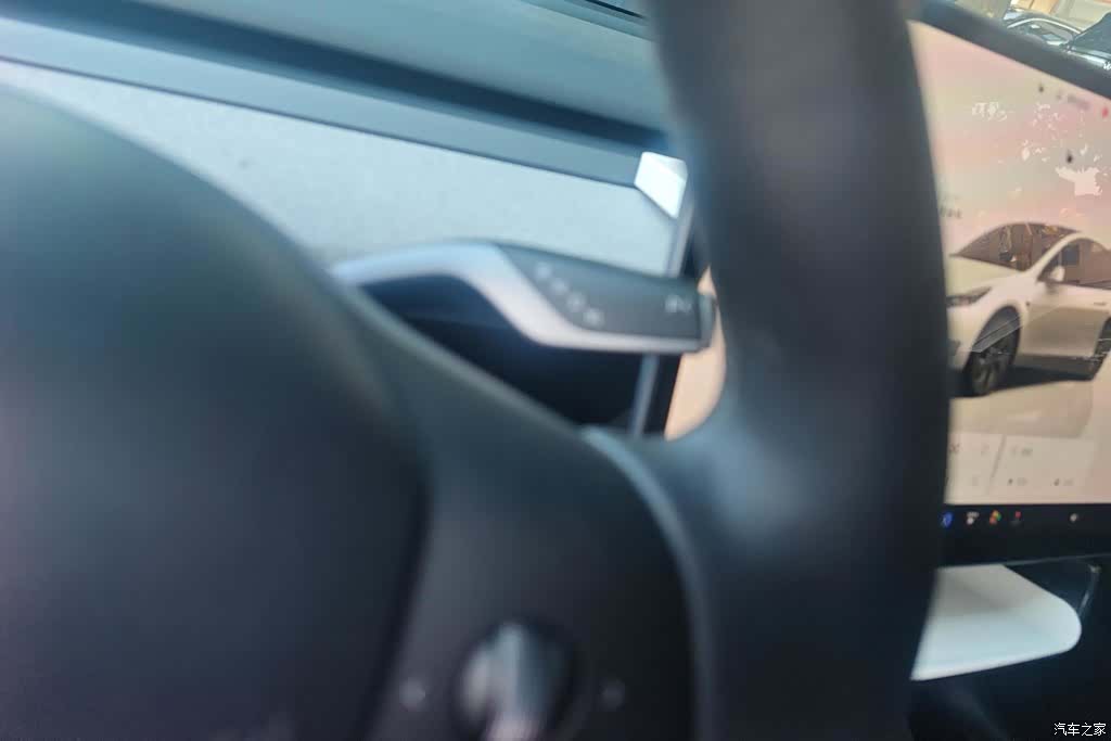 Tesla Model Y, 2024 16