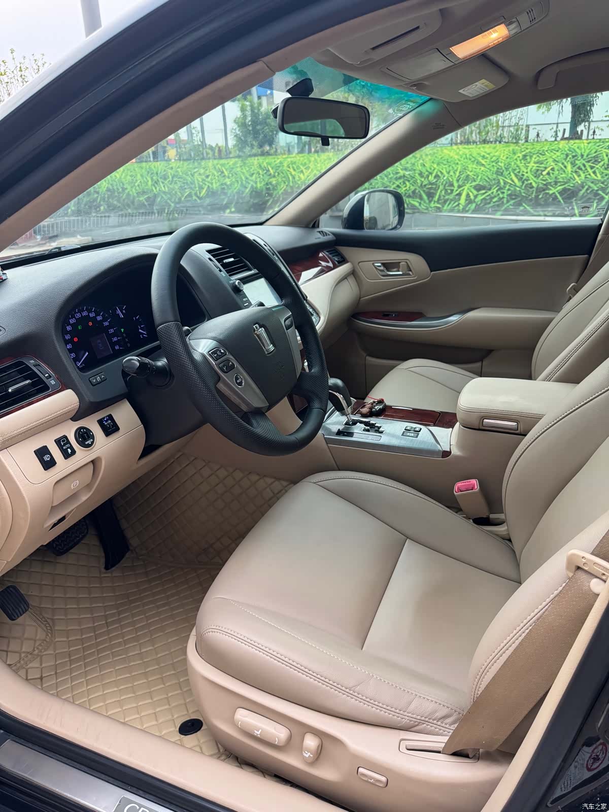 Toyota Crown, 2013 9