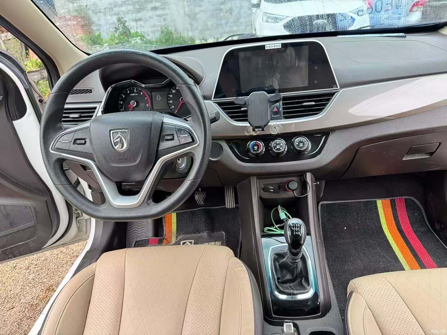 Wuling 310W, 2018 6