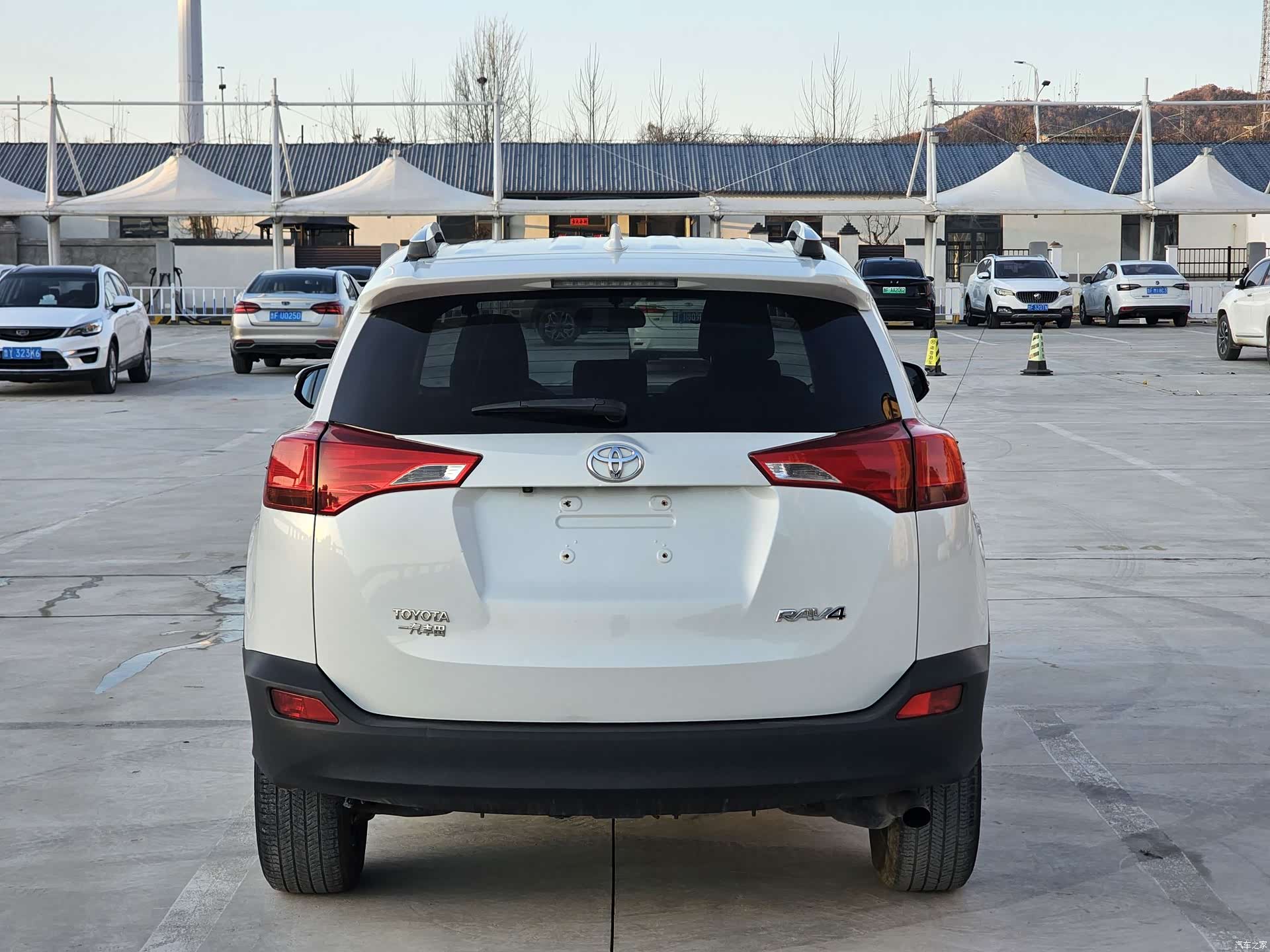 Toyota RAV4, 2016 все фото