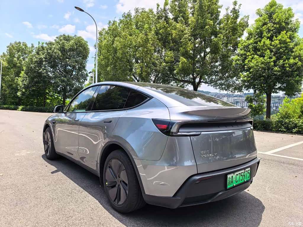 Tesla Model Y, 2026 все фото