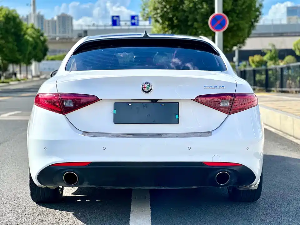 Alfa Romeo Giulia Alfa Romeo Giulia