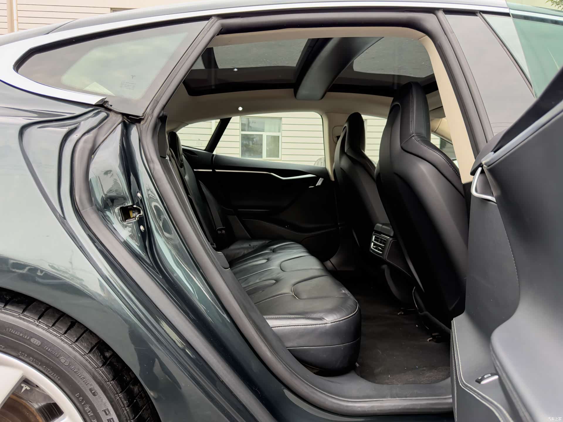 Tesla Model S, 2015 14