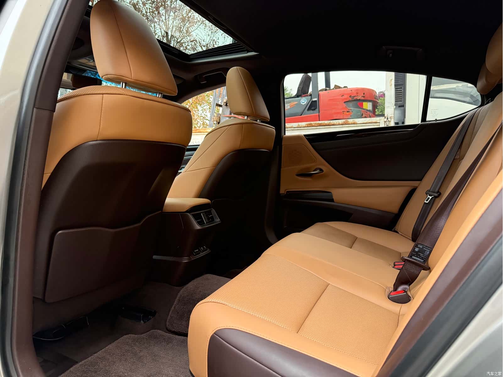 Lexus ES, 2019 10