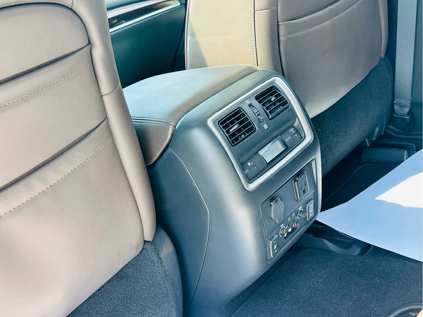 Infiniti JX35, 2014 16