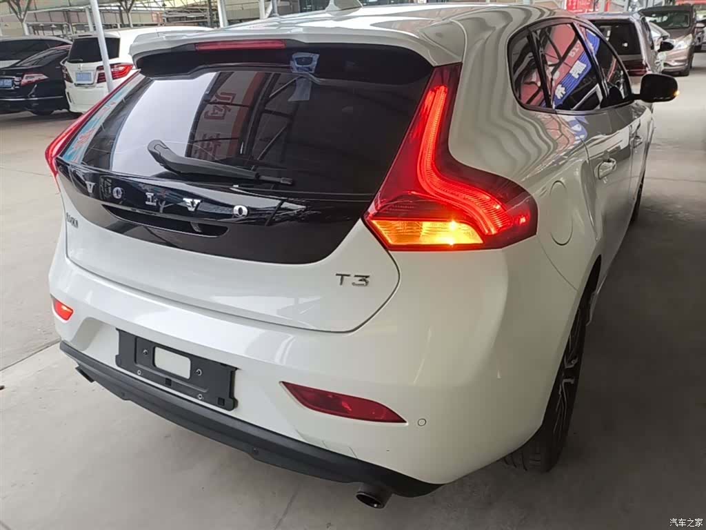 Volvo V40, 2019 7