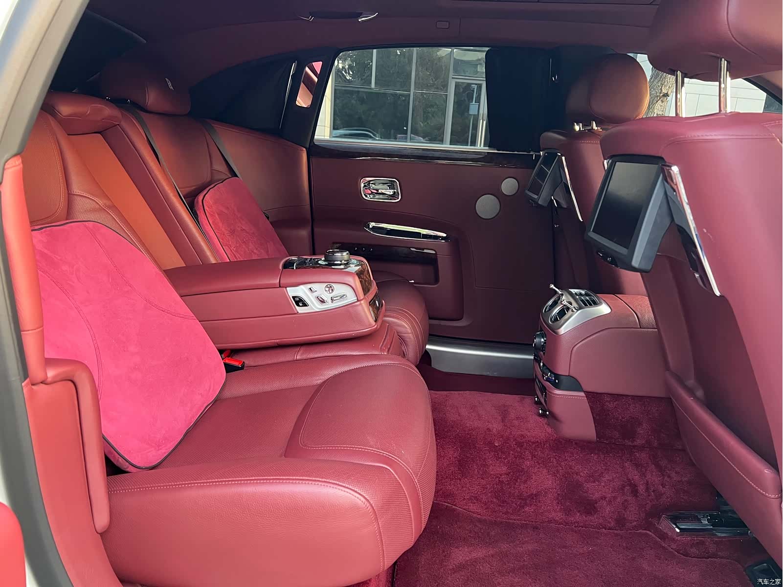 Rolls-Royce Ghost, 2016 10