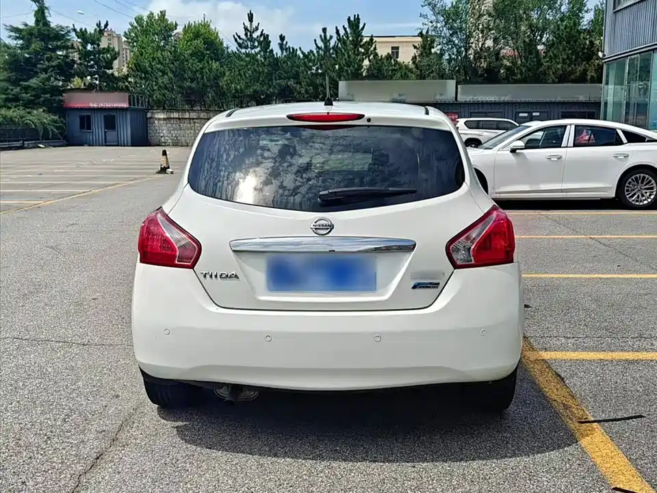 Nissan TIIDA