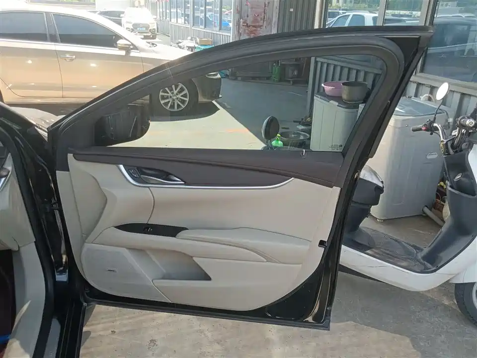 Cadillac XTS