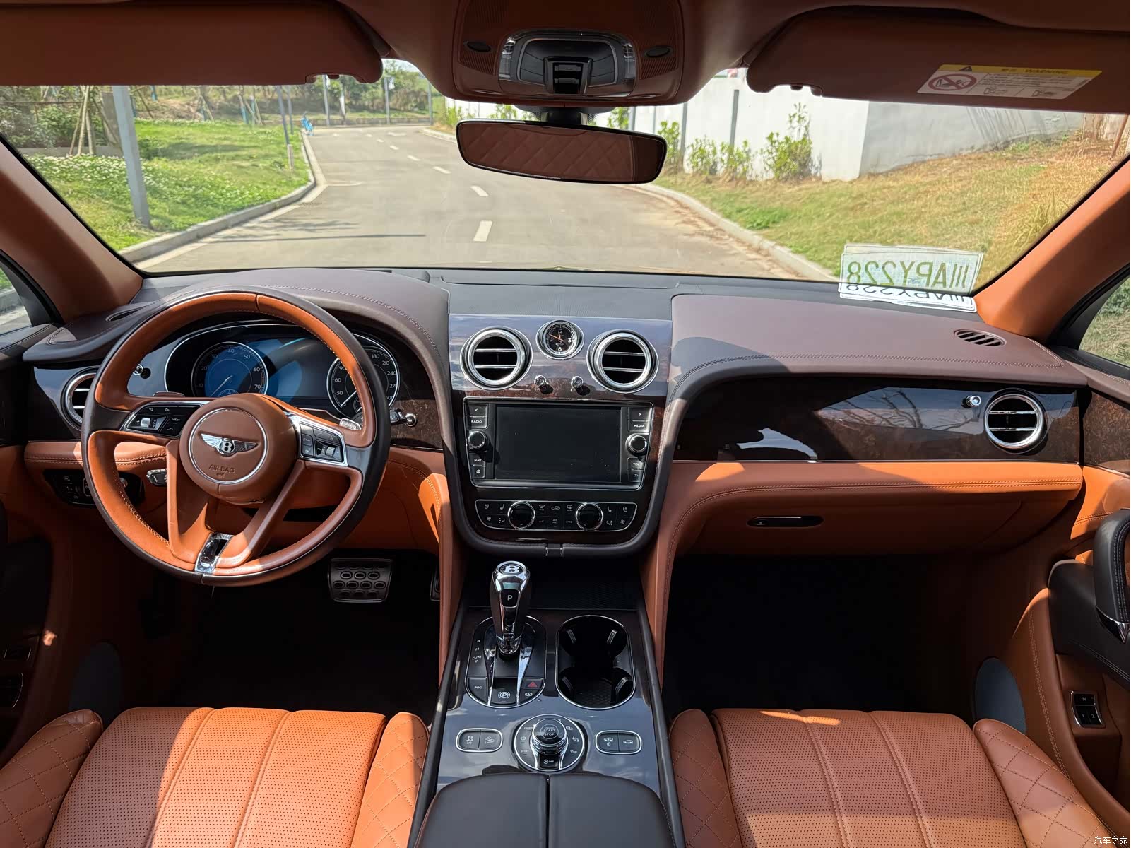Bentley Bentayga, 2016 6