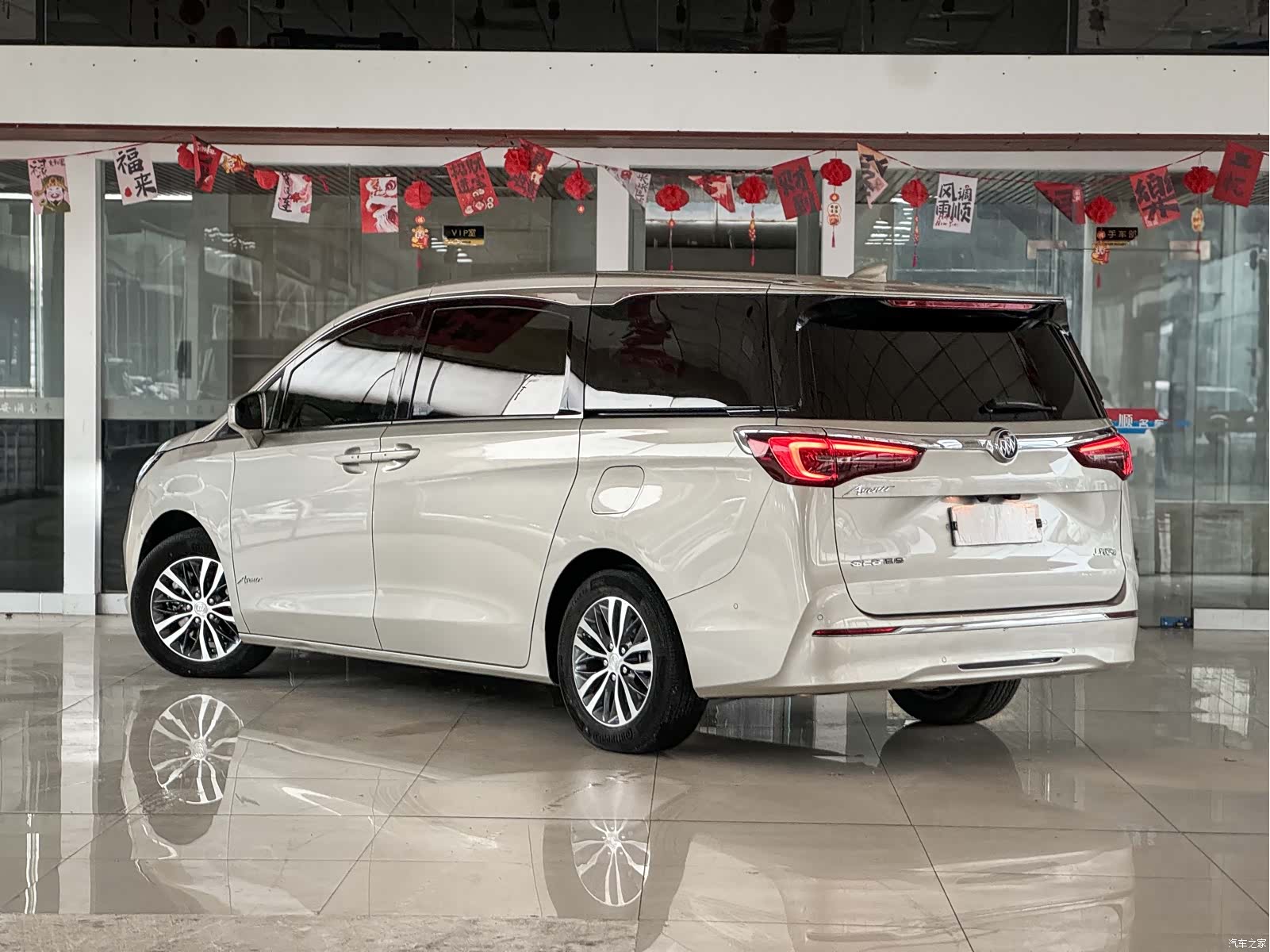 Buick GL8, 2020 4