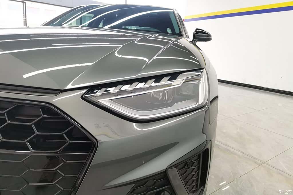 Audi A4L, 2023 все фото