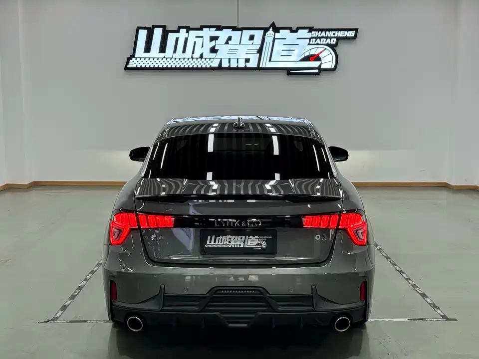 Lynk & Co 03