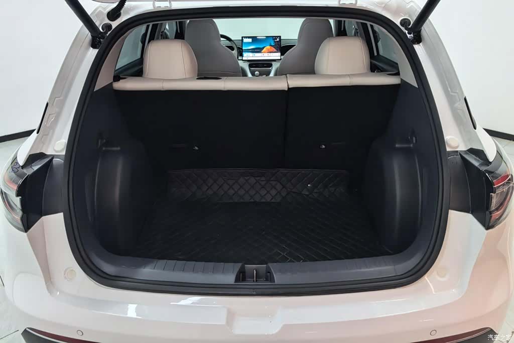 Geely Xingyuan, 2025 4
