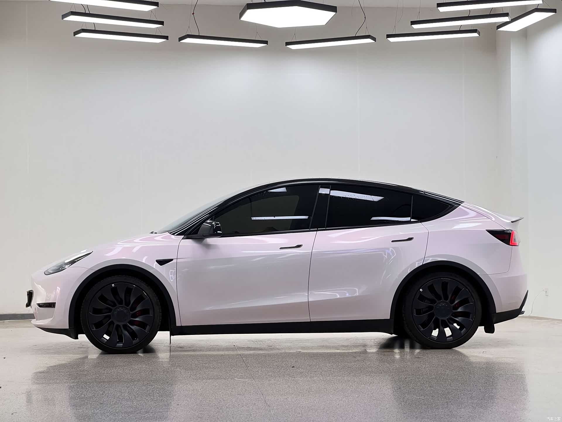Tesla Model Y, 2023 4