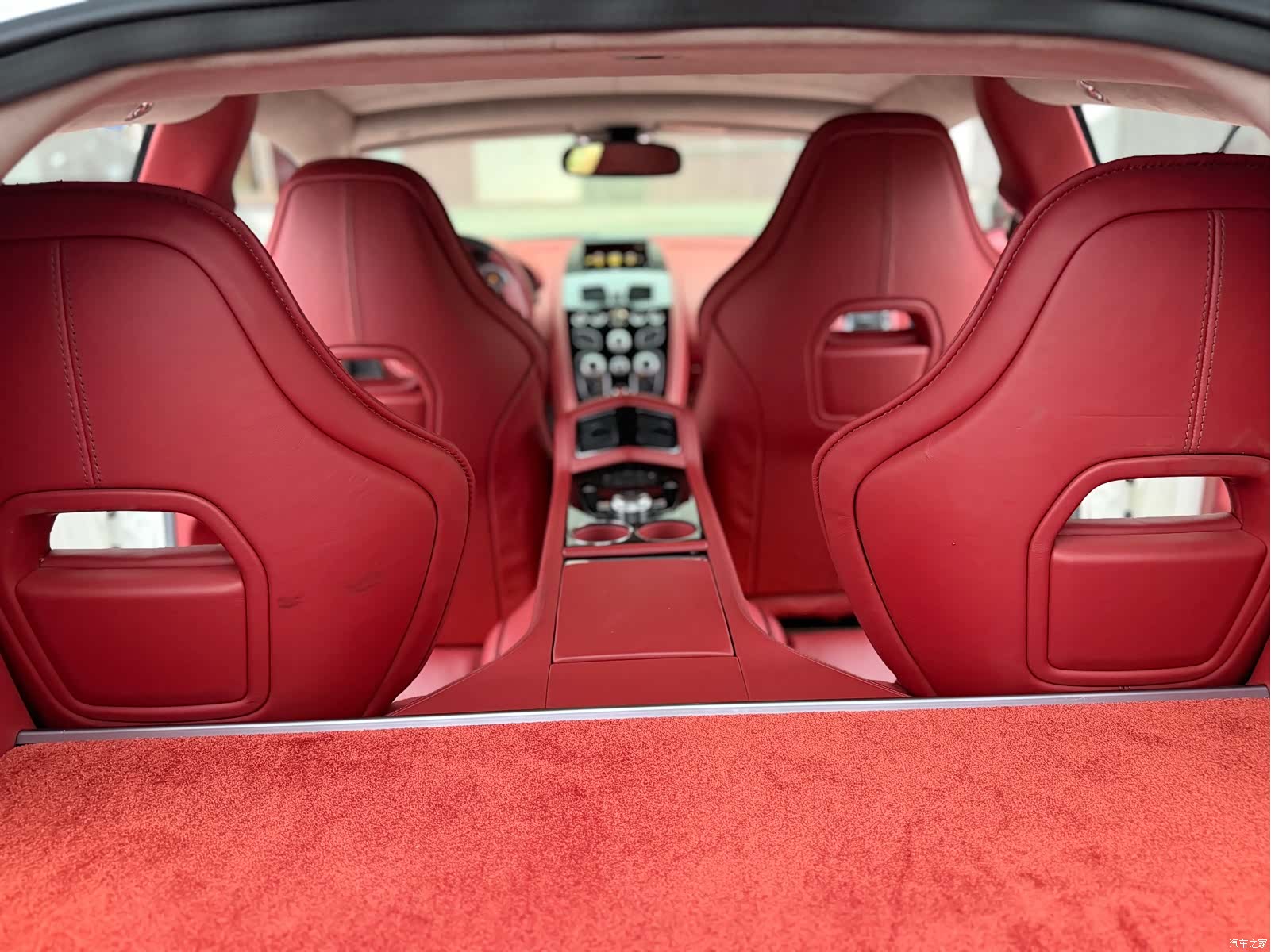 Aston Martin Rapide, 2019 8