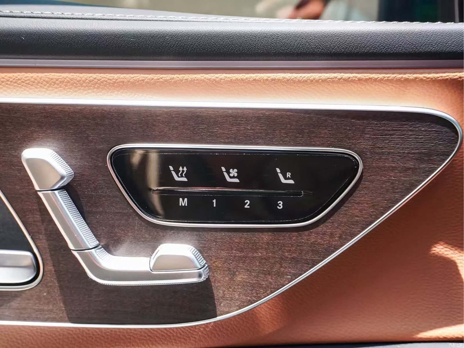 Mercedes-Benz E-Class, 2024 28