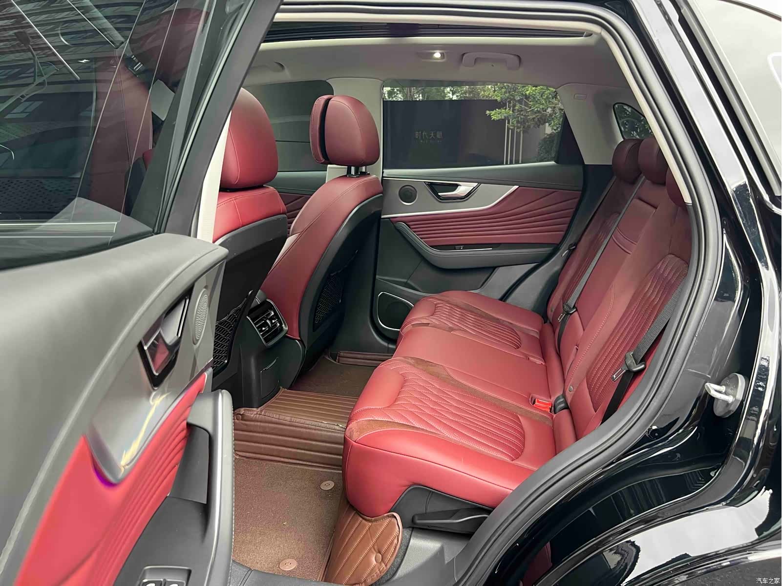 Hongqi HS5, 2024 12