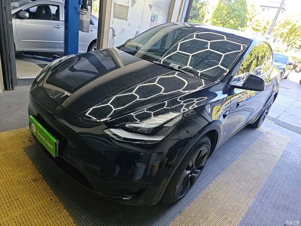 Tesla Model Y, 2023 1