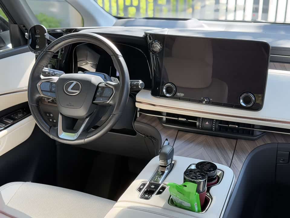 Lexus LM Lexus LM