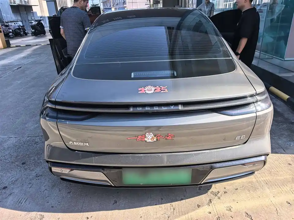 Geely Galaxy Galaxy E8