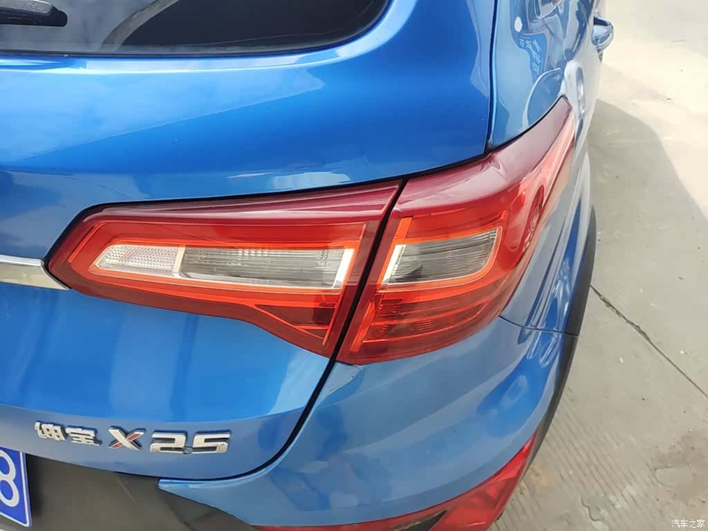 BAIC X25, 2016 8