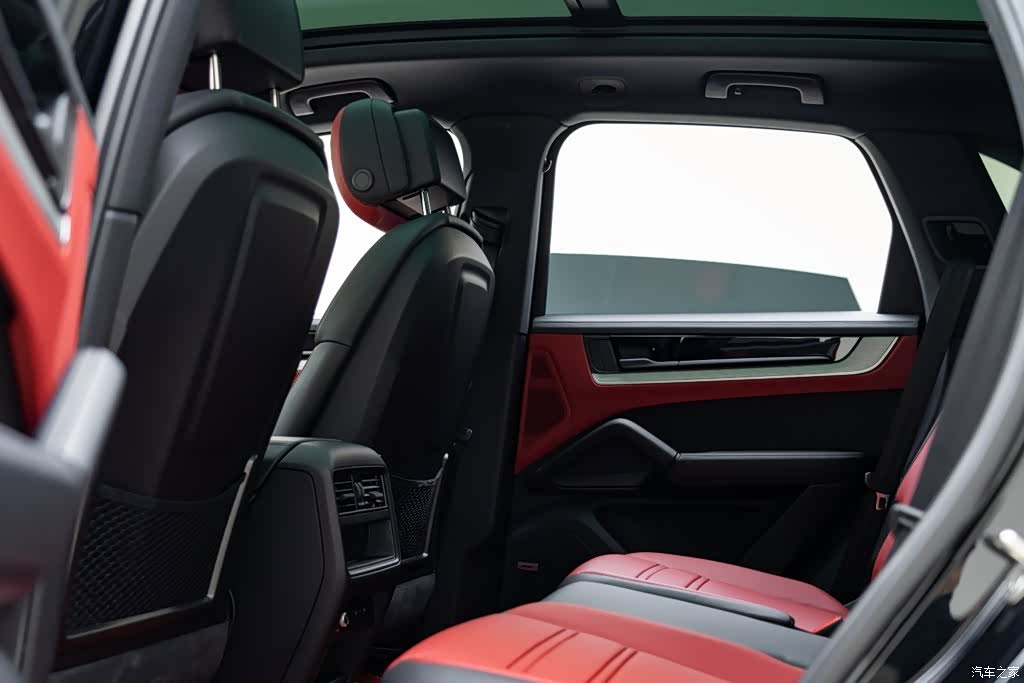 Porsche Cayenne, 2026 10