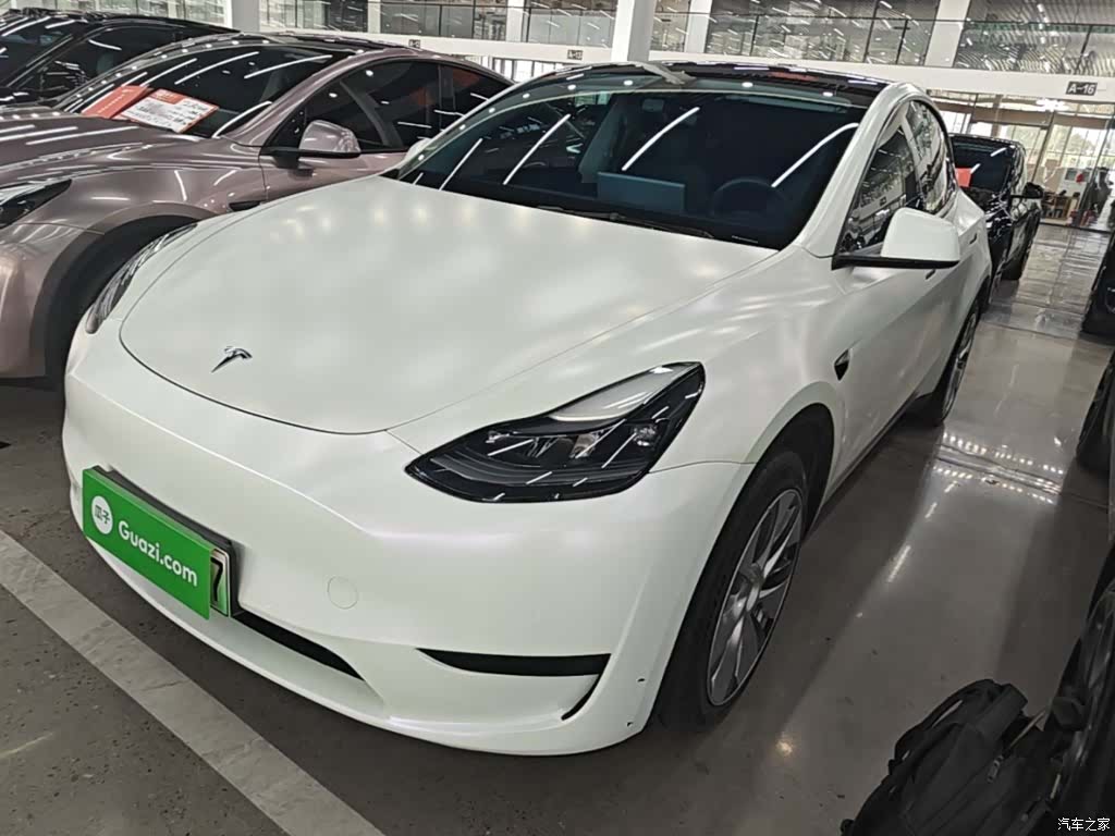 Tesla Model Y, 2022 1