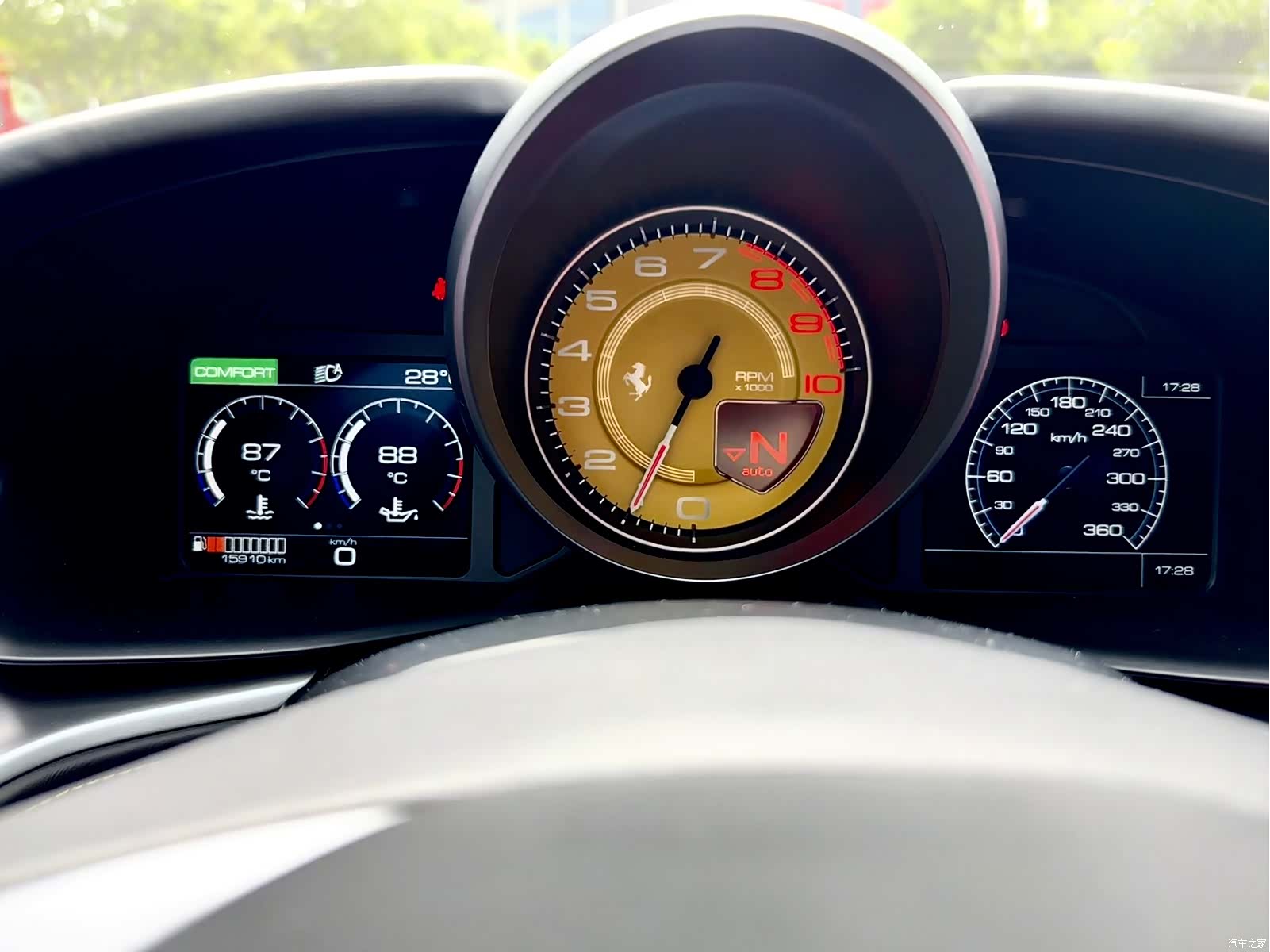 Ferrari GTC4Lus, 2020 10