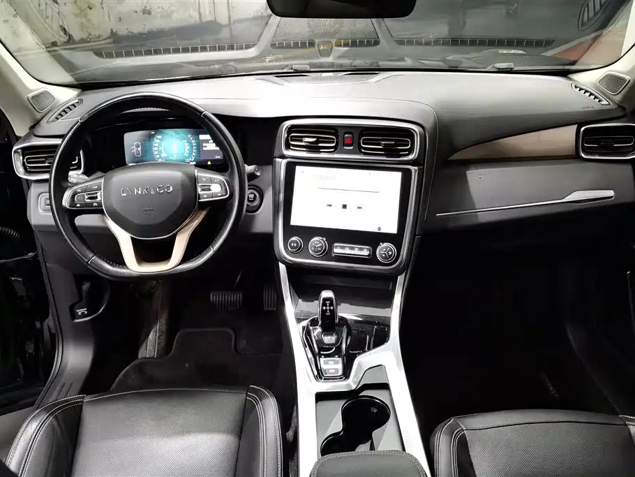 Lynk & Co 01