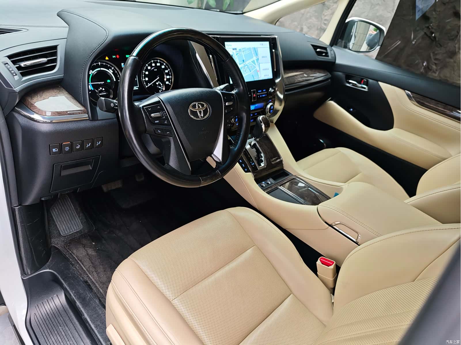 Toyota Alphard, 2021 4