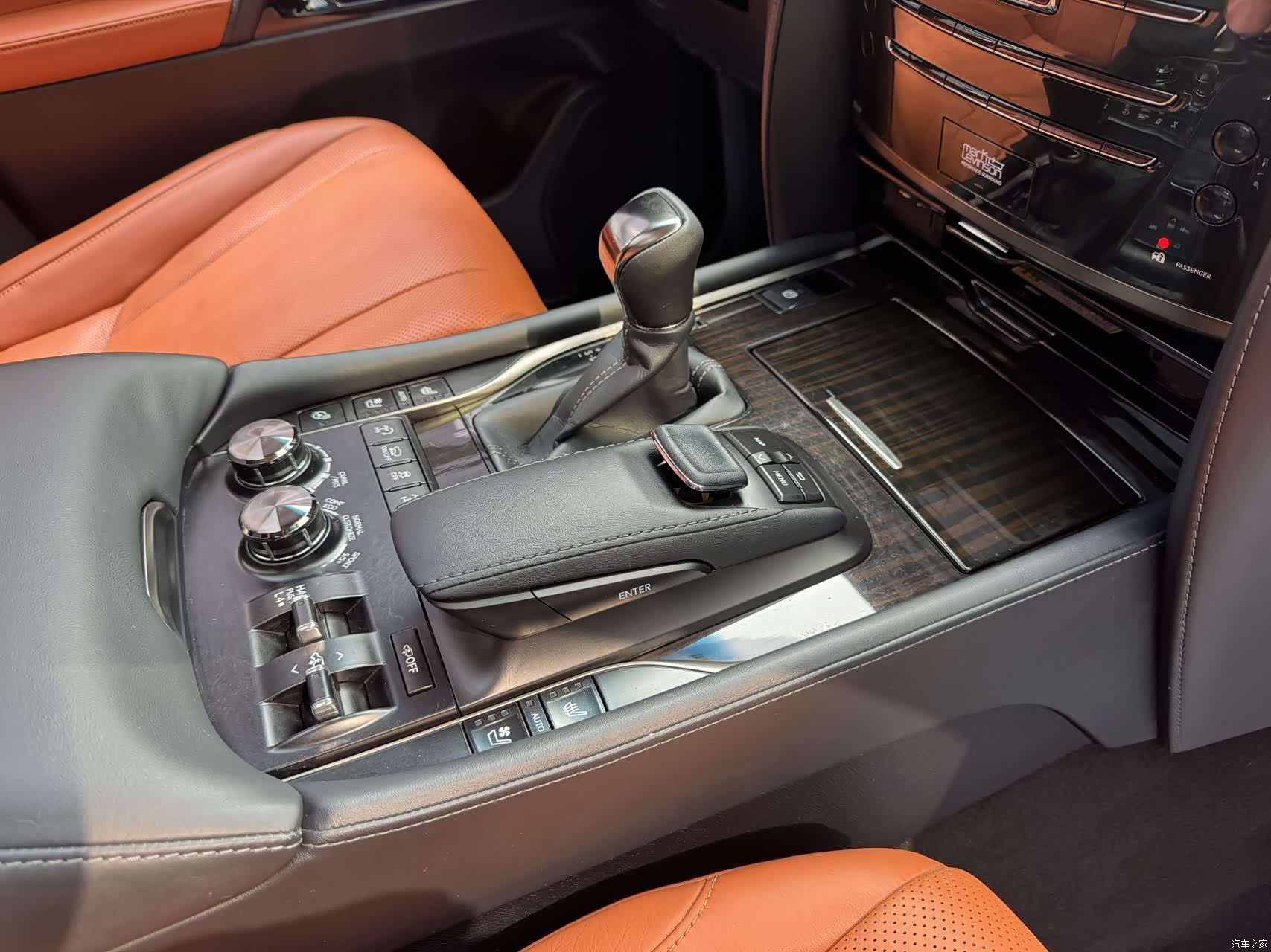 Lexus LX, 2020 11
