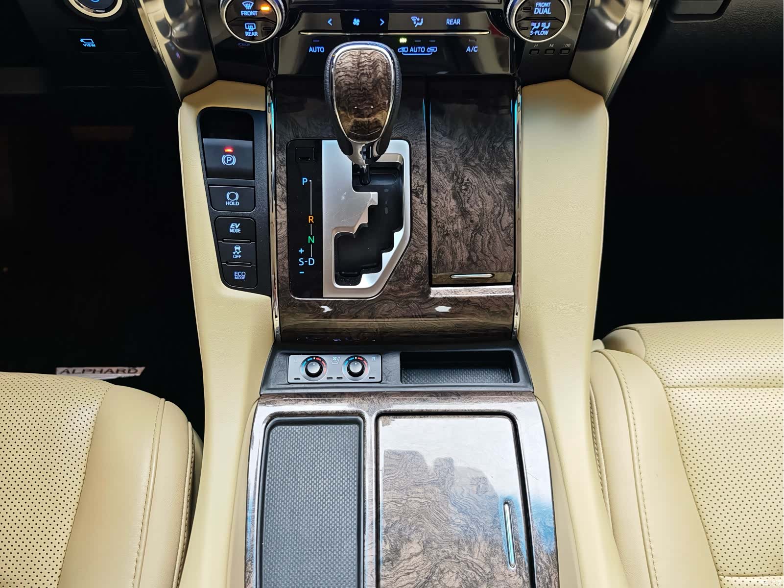 Toyota Alphard, 2021 11