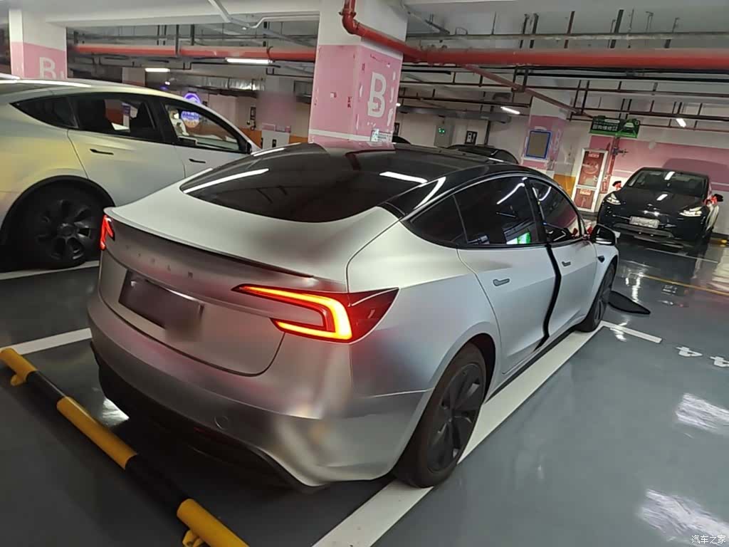Tesla Model 3, 2025 7