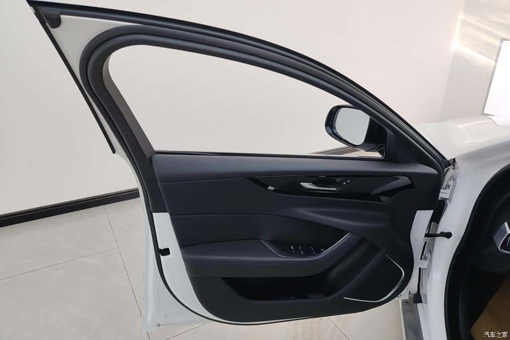 Land Rover XEL, 2022 7