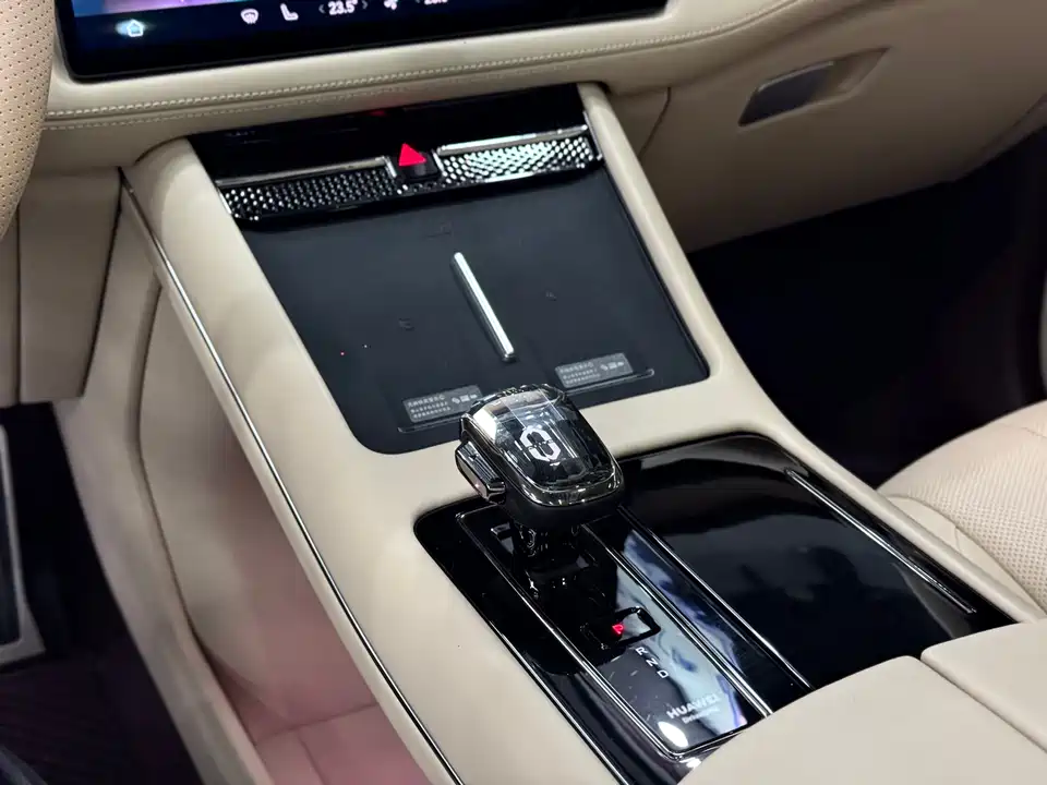 AITO Ask the world M7