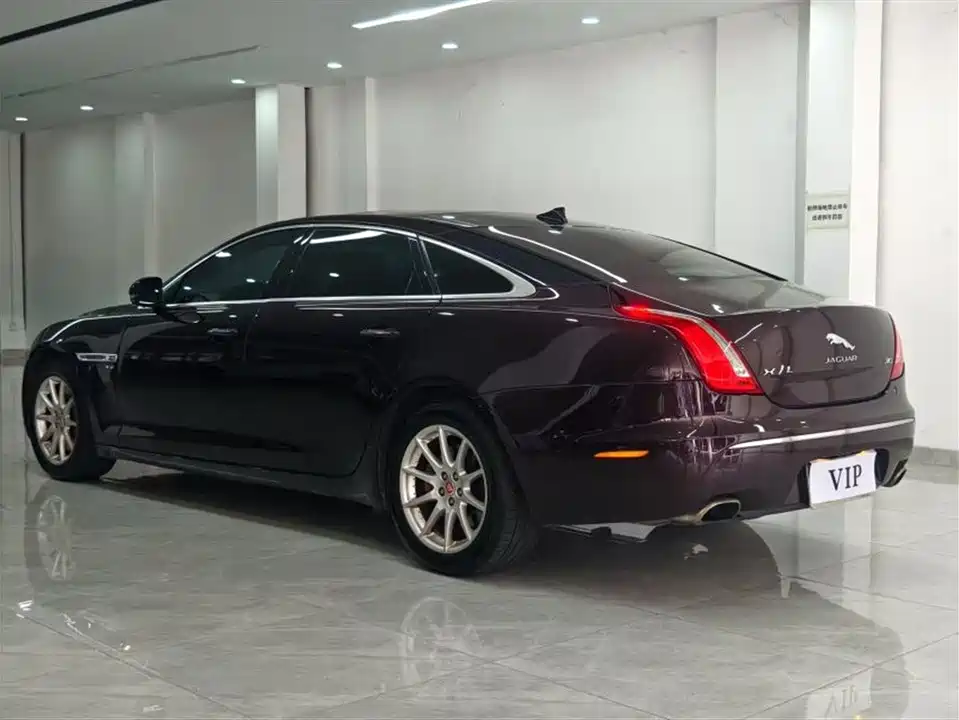 Jaguar XJ Jaguar XJ