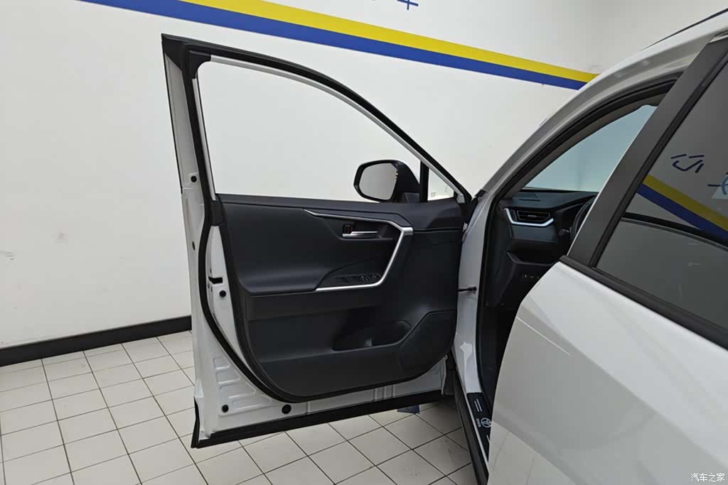 Toyota RAV4, 2024 7