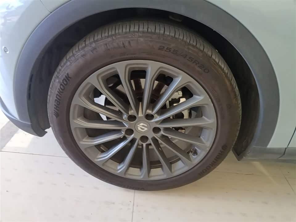Leapmotor C11