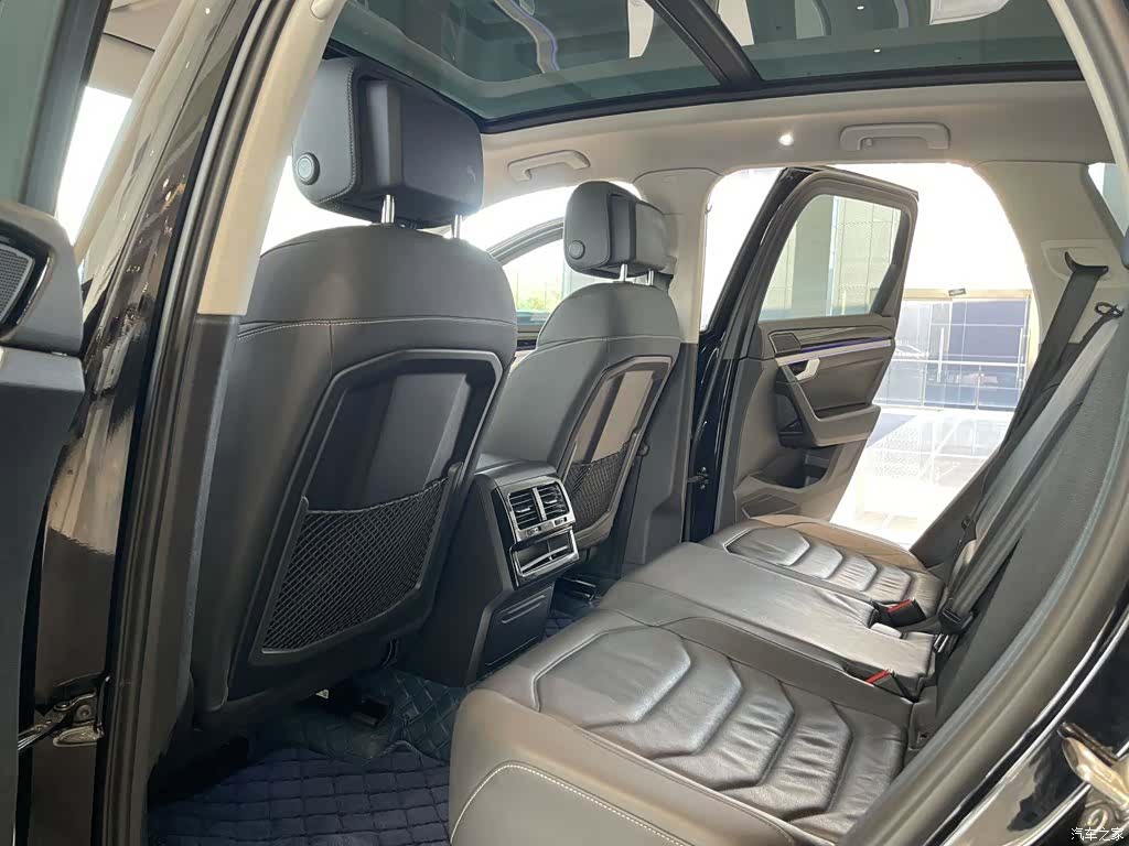 Volkswagen Touareg, 2020 все фото