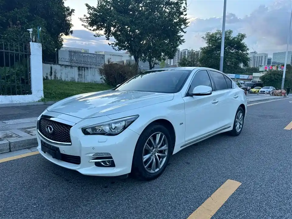 Infiniti Q50L